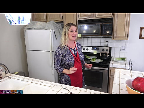 ❤️ Ibu tiri memerah susu dia di dapur sebelum kencannya ️❌ Video seks pada kami id.pornovore.ru