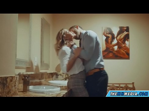 ❤️ Ketika seorang pirang berdada menggoda Anda di toilet umum ️❌ Video seks pada kami id.pornovore.ru